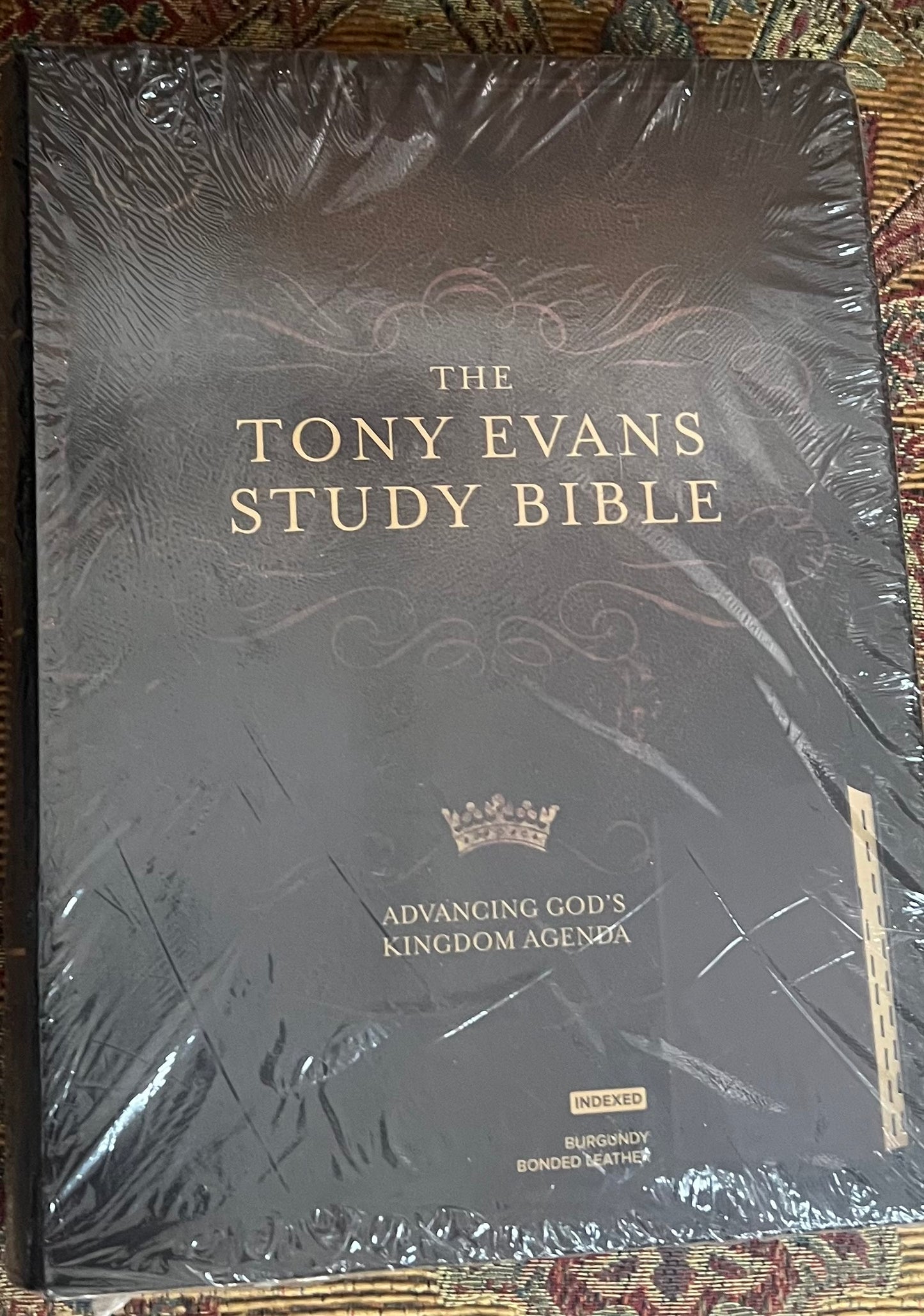 The Tony Evans Study Bible CSB with INDEX - BURGUNDY Bonded LEATHER.