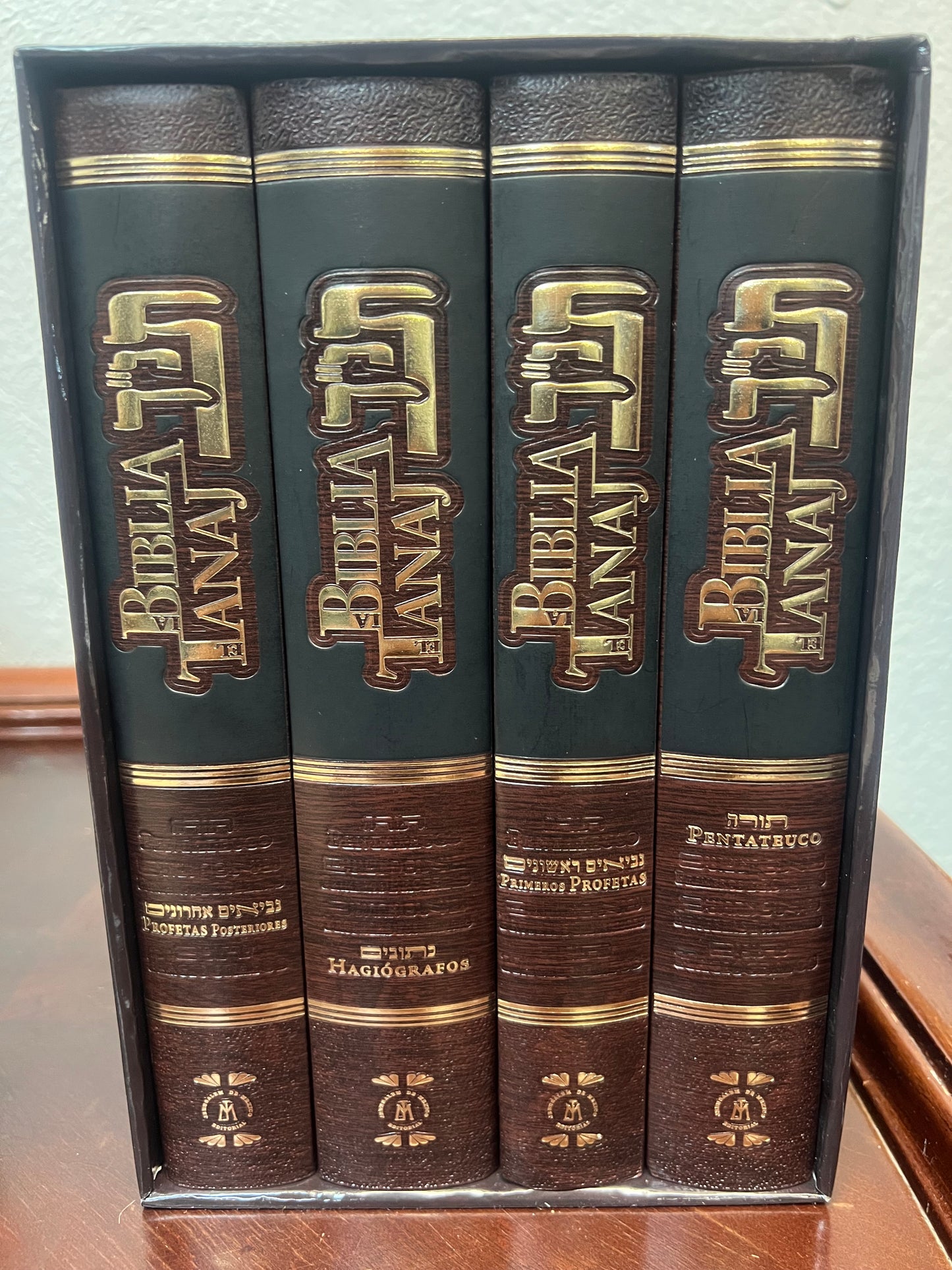LA BIBLIA EL TANAJ 4 TOMOS - ESPANOL/ HEBREO  ( CAFE-DORADO)